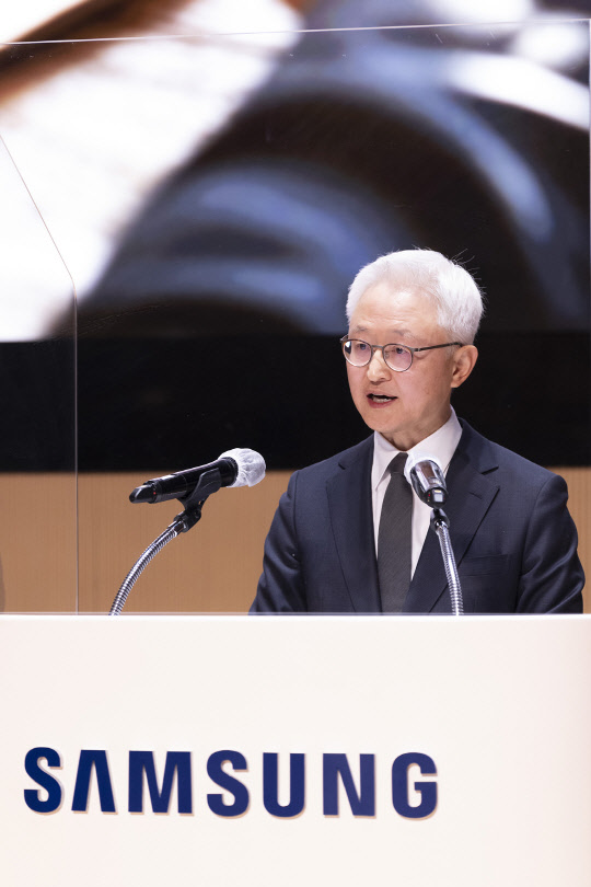 경계현 삼성전자 사장이 3일 경기도 수원 삼성 디지털 시티에서 열린 시무식에서 발언하고 있다. <삼성전자 제공>